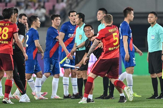 葡萄牙vs乌兹别克半场：射门数8-3 射正数3-1 预期进球1.38-0.15