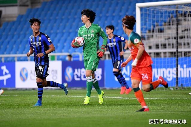 阿莫林接手首胜就碰上旧主，米兰热身4-2取胜曼联